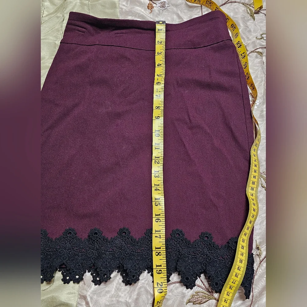 Joe B. by Joe Benbasset Burgundy Skirt Black Lace Hem Size Medium Office Work